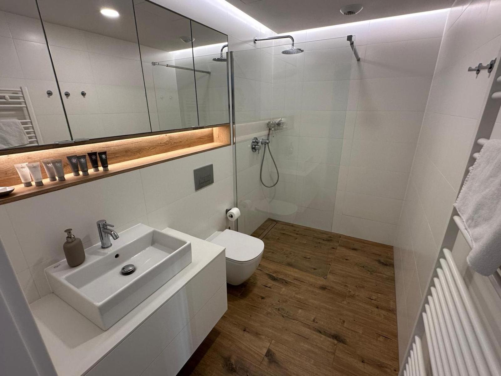 Pinea Apartments Поберово Екстериор снимка